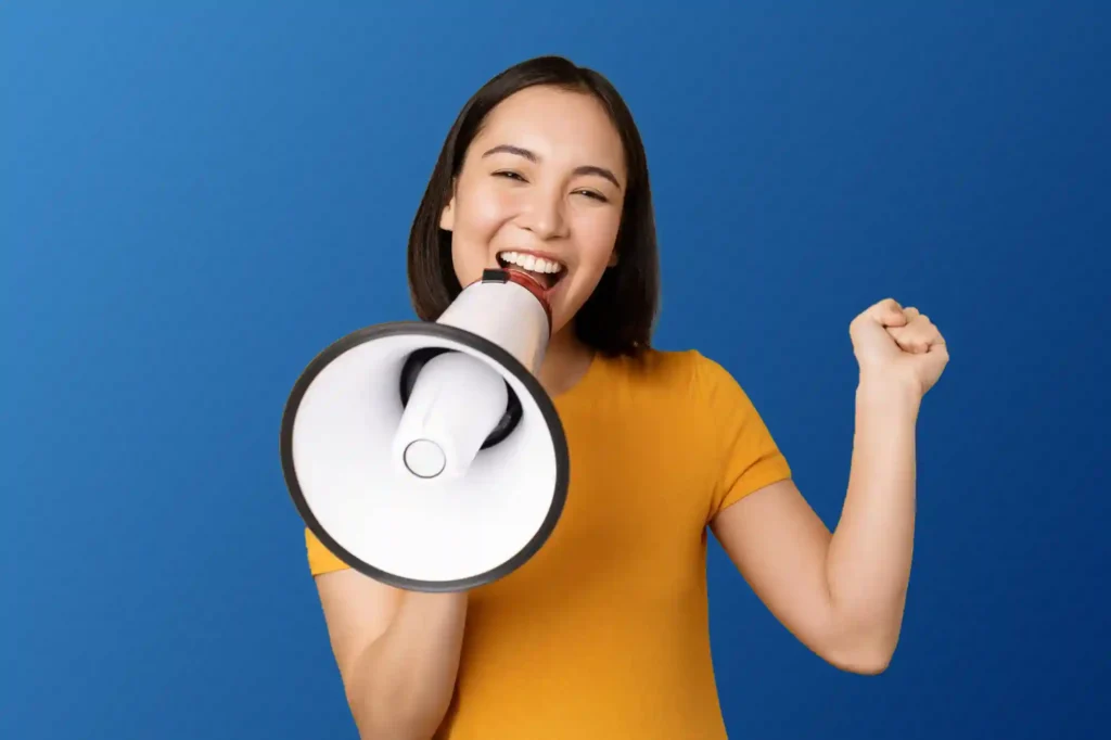 Estudante com megafone